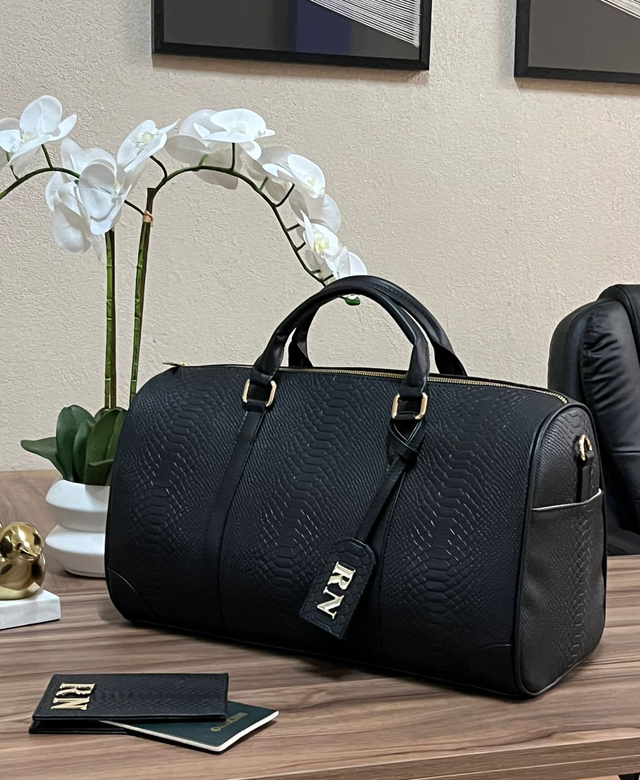 MALETA LCON TAG LATERALES NEGRA H/DORADO