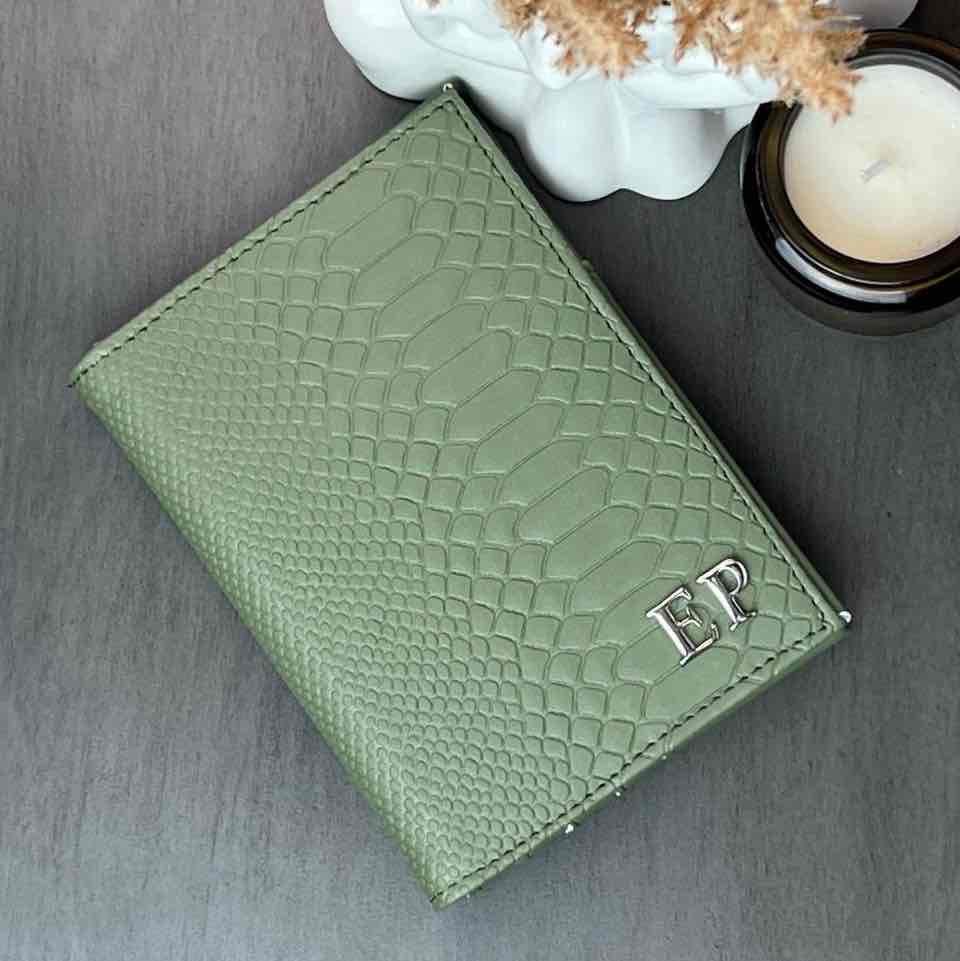 PORTAPASAPORTE IND. VERDE SELVA