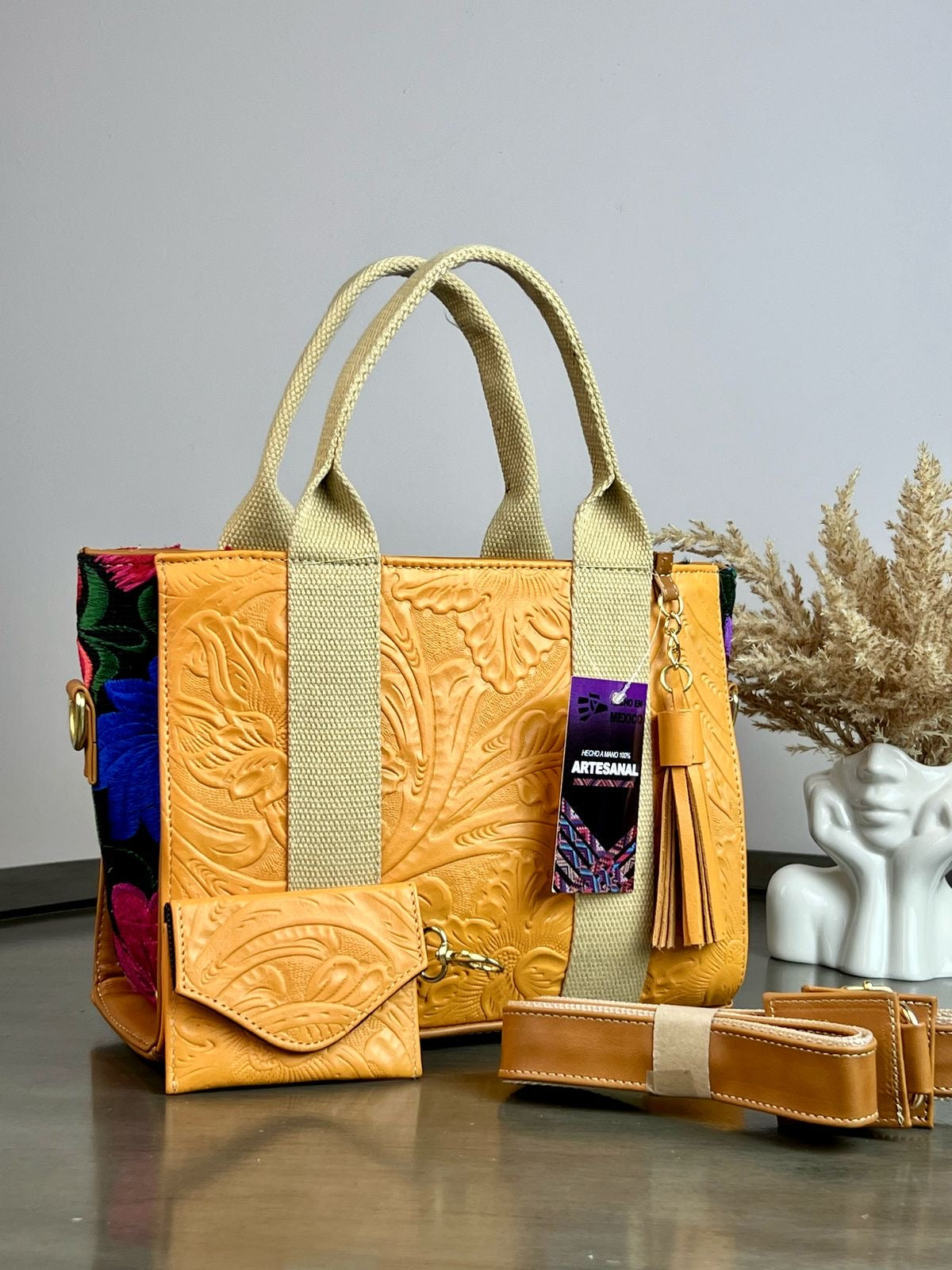 BOLSA ARI FLORES AMARILLO /BORDADO