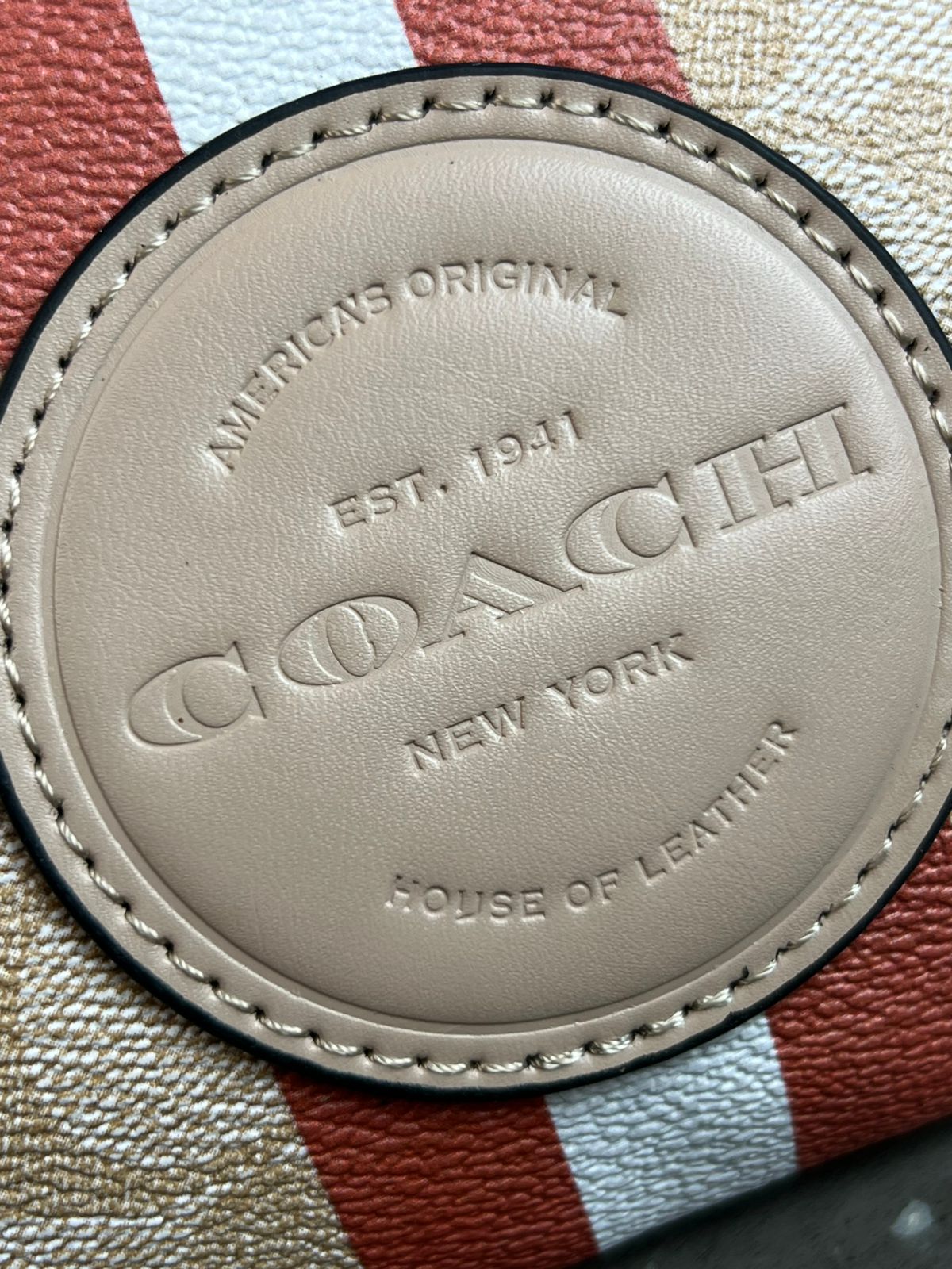 MUÑEQUERA COACH NEGRO FRANJAS BLANCO