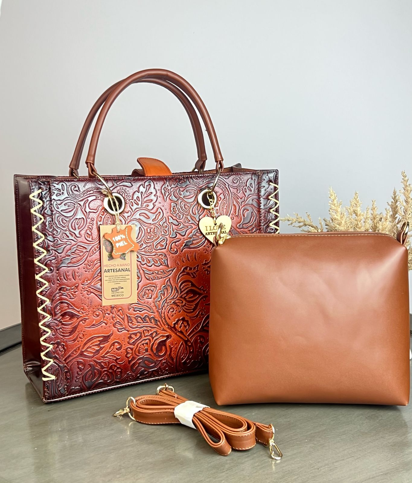DUO ARTESANAL COMBO MARRON GRABADOS DE FLORES