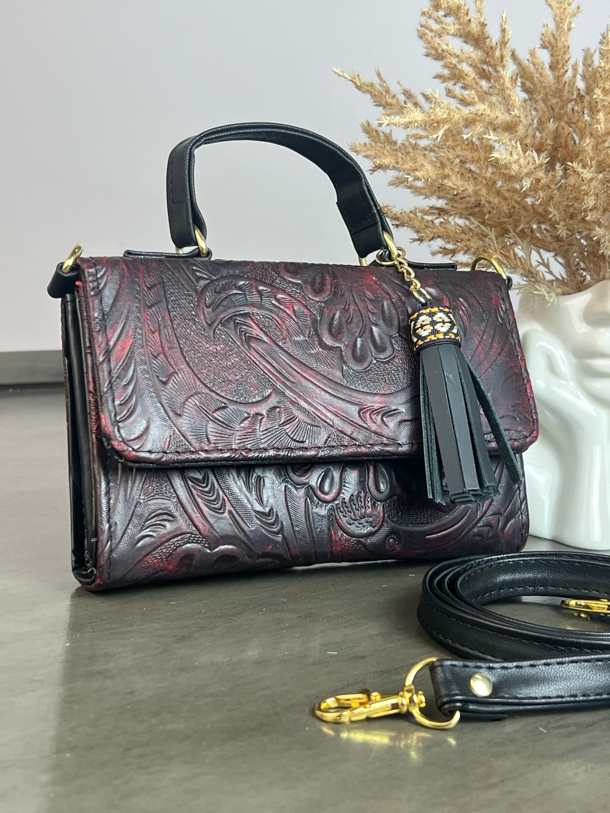 CROSSBODY DELIA BORGOÑA NEGRO