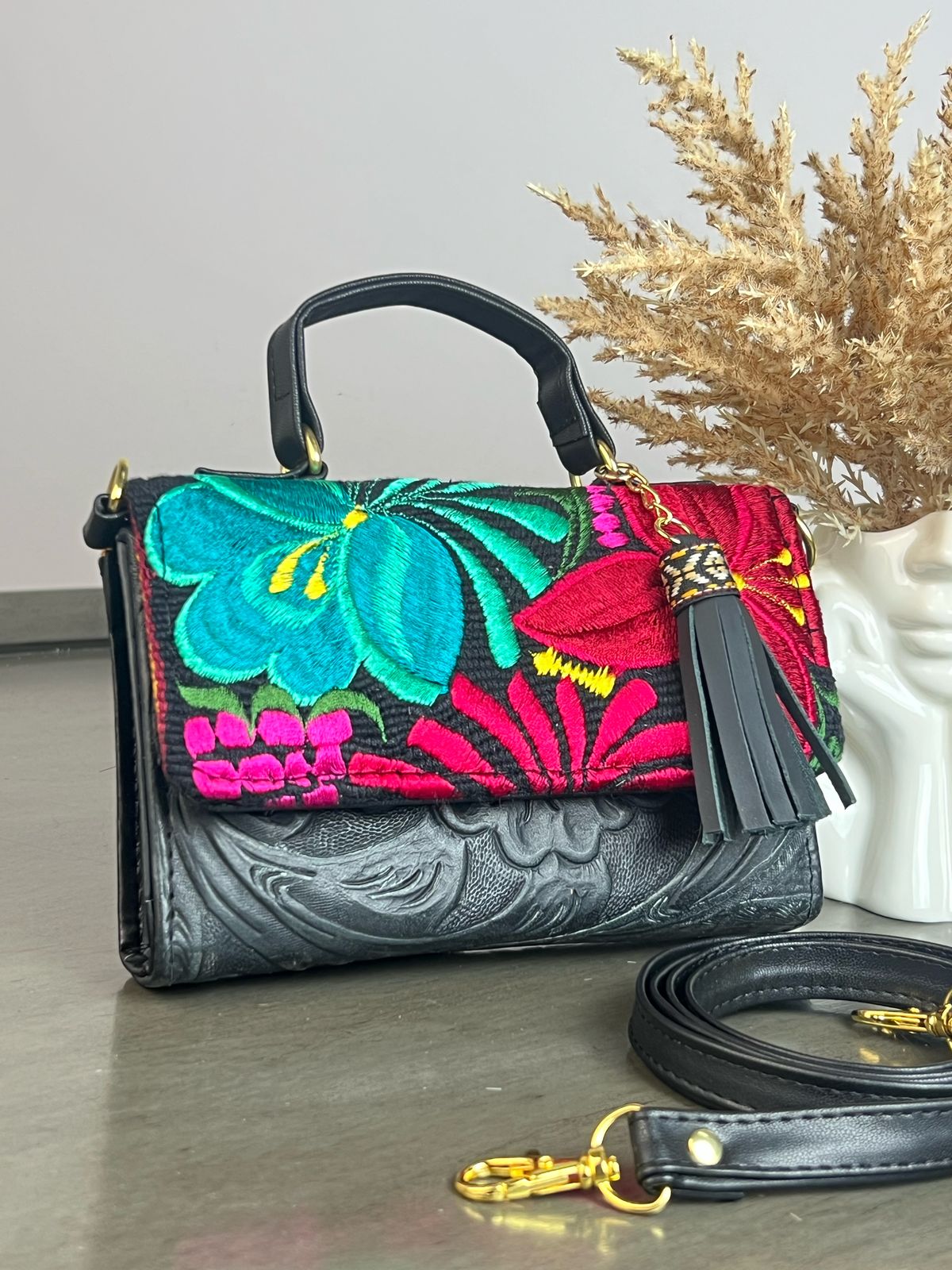 CROSSBODY DELIANEGRO BORDADO COLORES