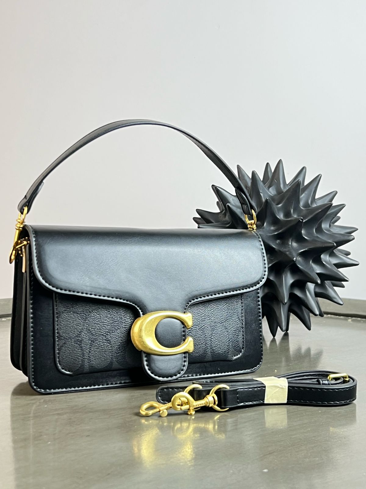 IMPORTACION CROSSBODY COACH NEGRO LISO BOLSILLO ESTAMP. NEGRO