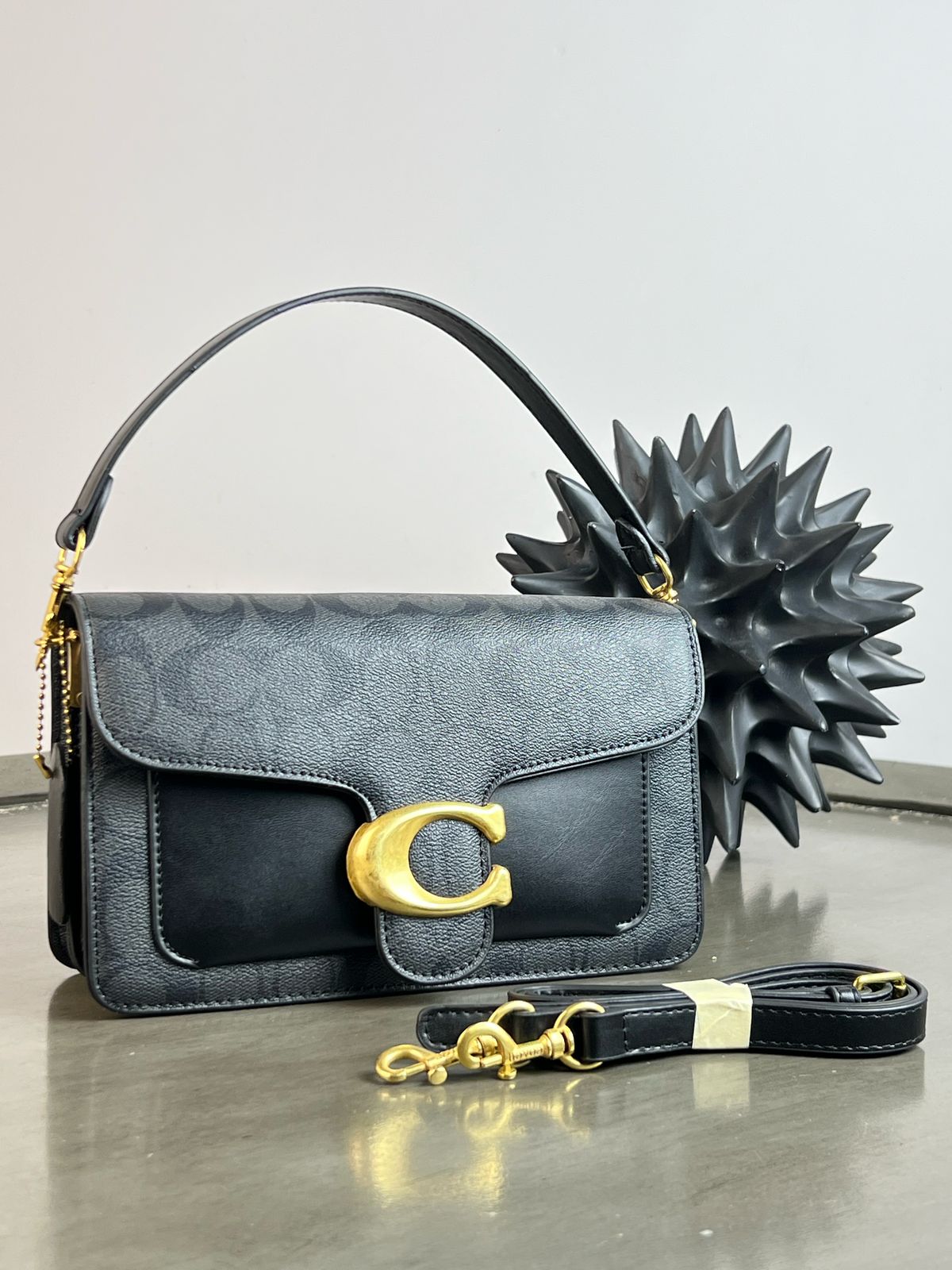 IMPORTACION CROSSBODY COACH ESTAMPADO NEGRO Y BOLSILLO LISO NEGRO