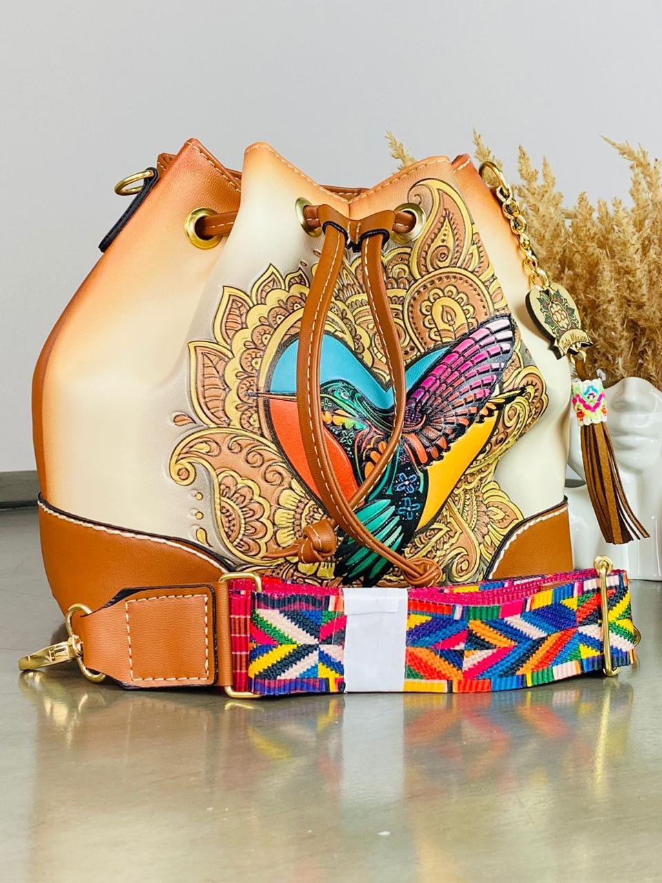 DB BUCKET COLIBRI HUESO