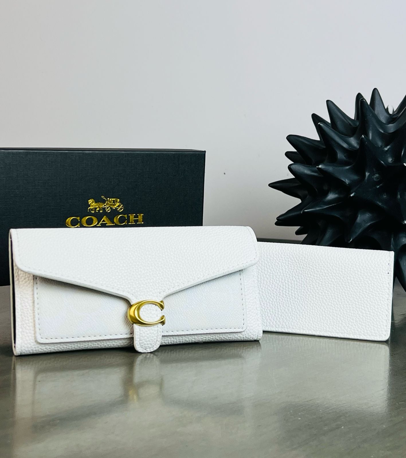 CARTERA COACH BROCHE HUESO LISO