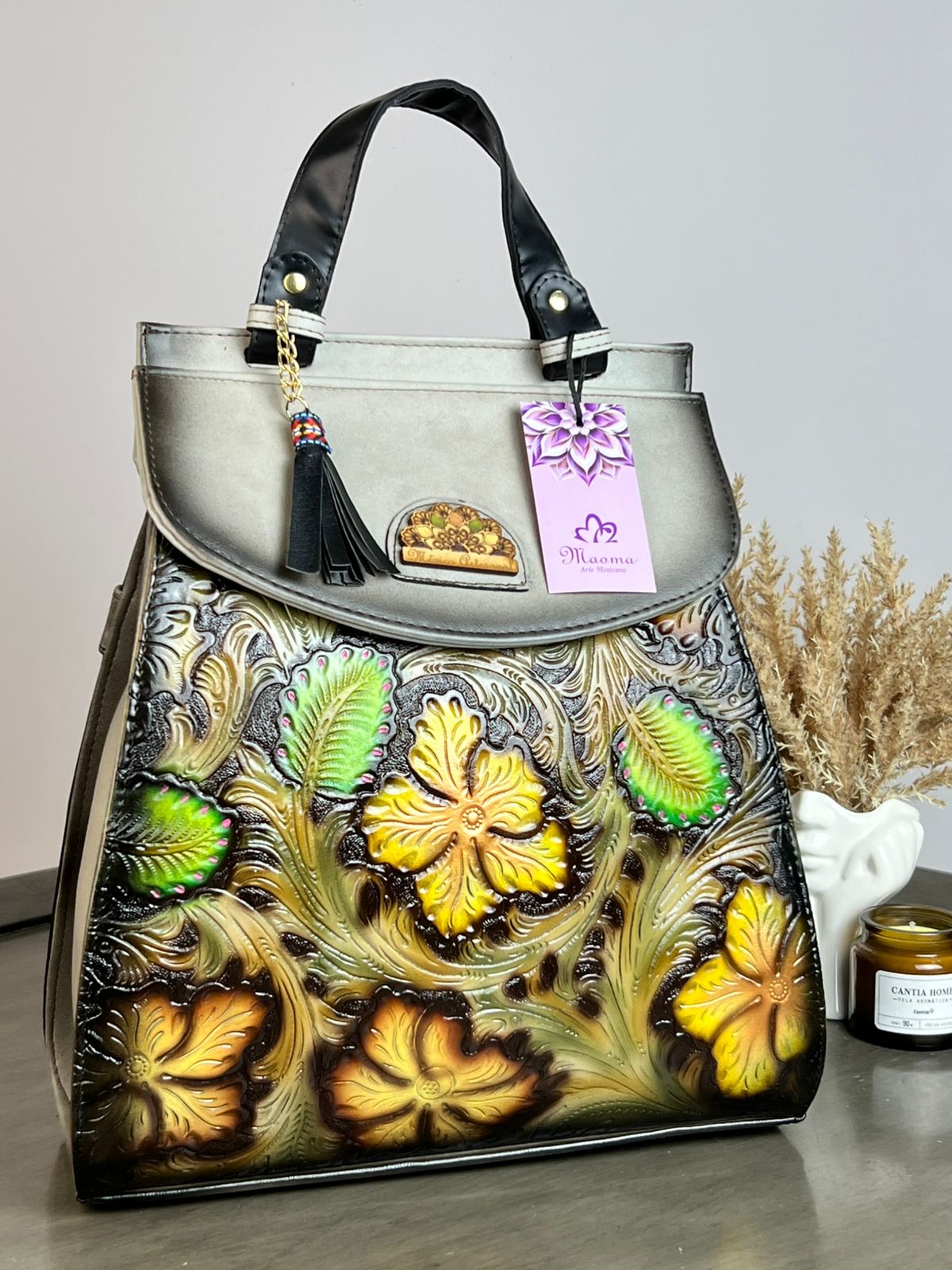 MAOMA GDE MOCHILA VERO FLORES Y HOJAS GRIS/TONOS AMARILLOS