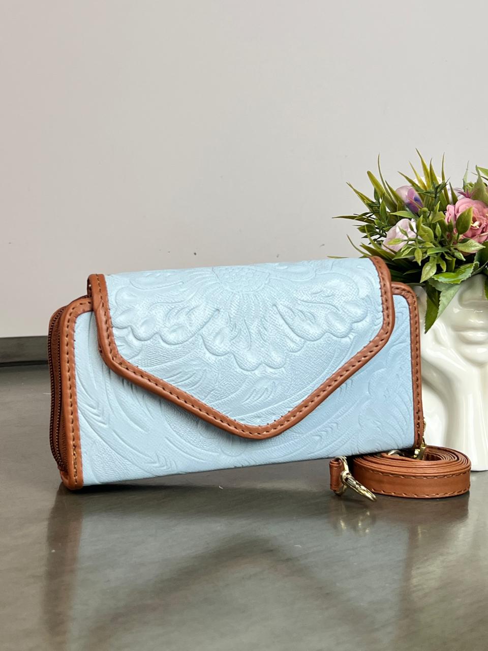 CARTERA PIEL TAPA CELESTE