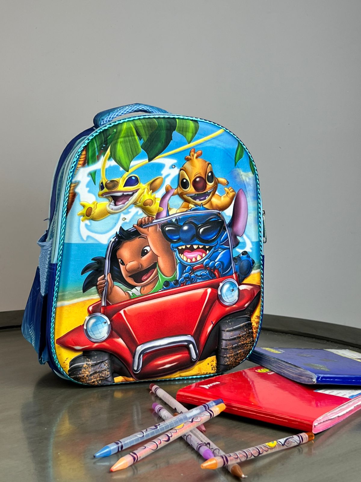 MOCHILA KYNDER PERSONAJES 3D LILO & STITCH CARRO