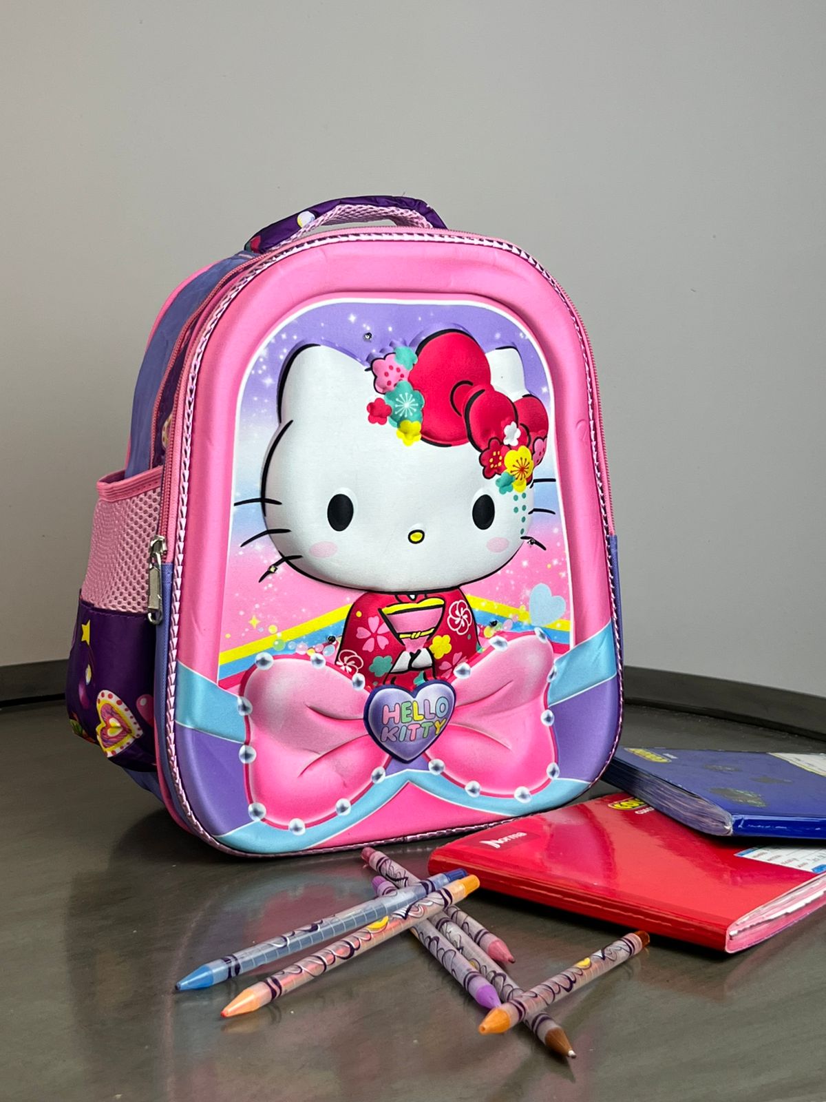 MOCHILA KYNDER PERSONAJES 3D HELLO KITTY MOÑO