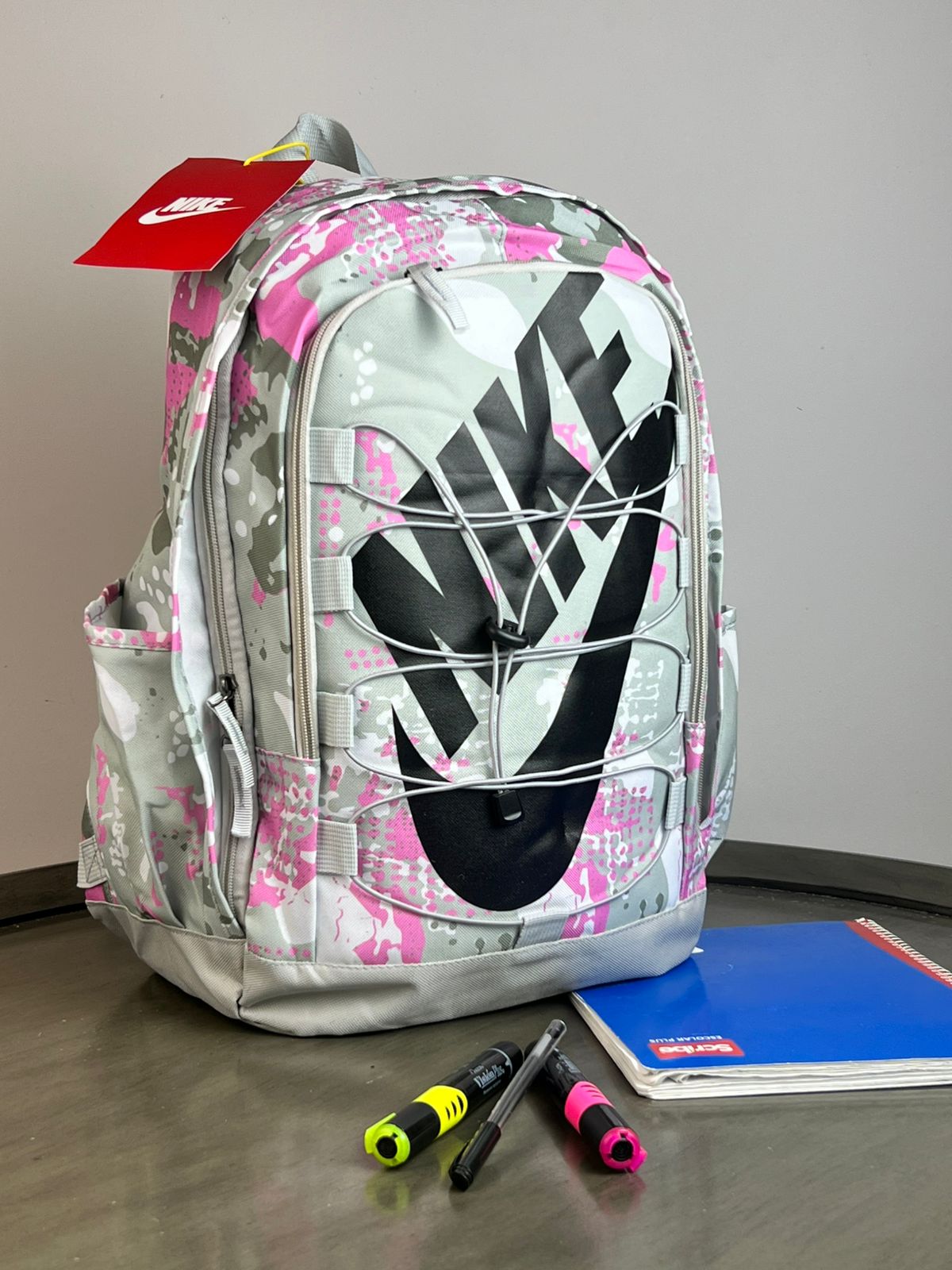 MOCHILA NIKE AGUJETA CAMUFLAJE GRIS/ROSA – Moda Brava Bolsas