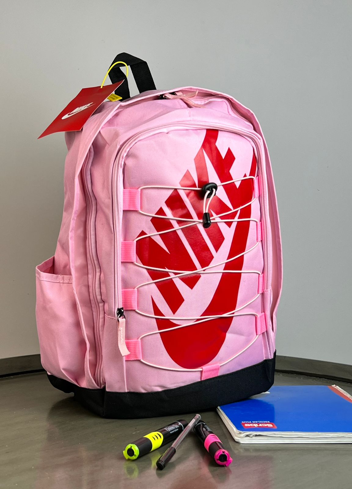 MOCHILA NIKE AGUJETA ROSA/BASE NEGRO LETRAS ROJO – Moda Brava Bolsas