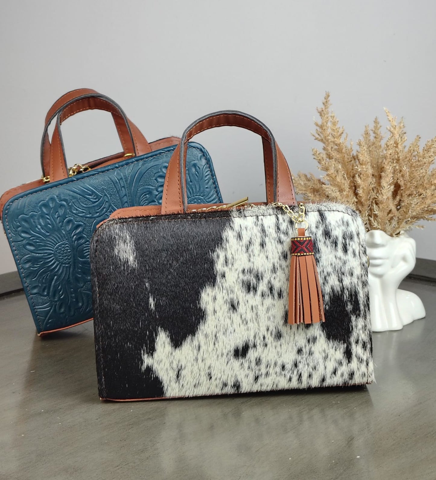 CROSSBODY DOBLE CARA PELO MOTEADO/PIEL GRABADA AZUL