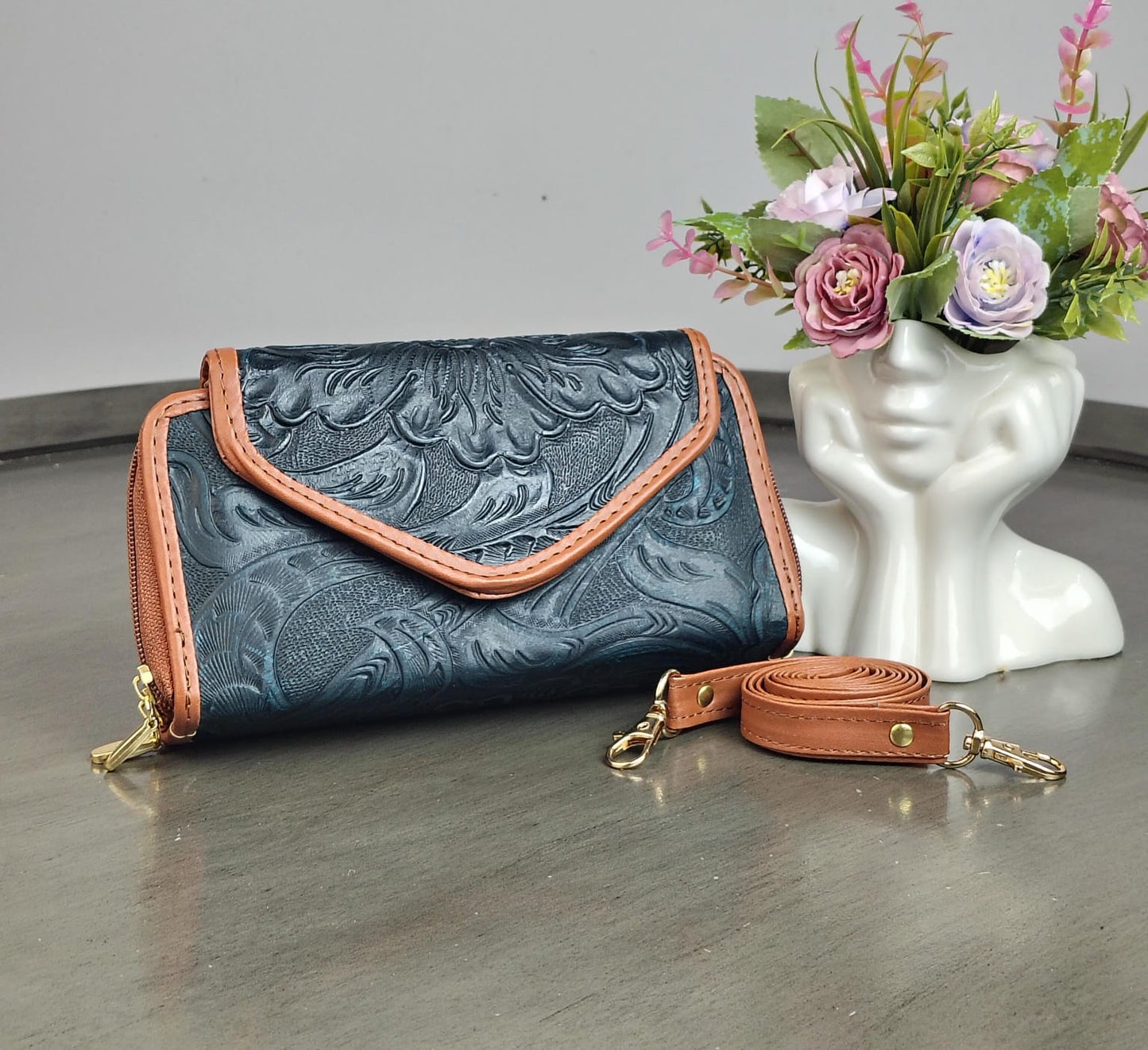 CARTERA PIEL TAPA NEGRO AZULADO