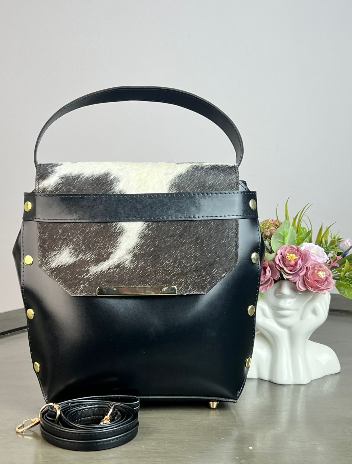 ANGÉLICA PIEL NEGRO TAPA PELO NEGRO MANCHAS BLANCO