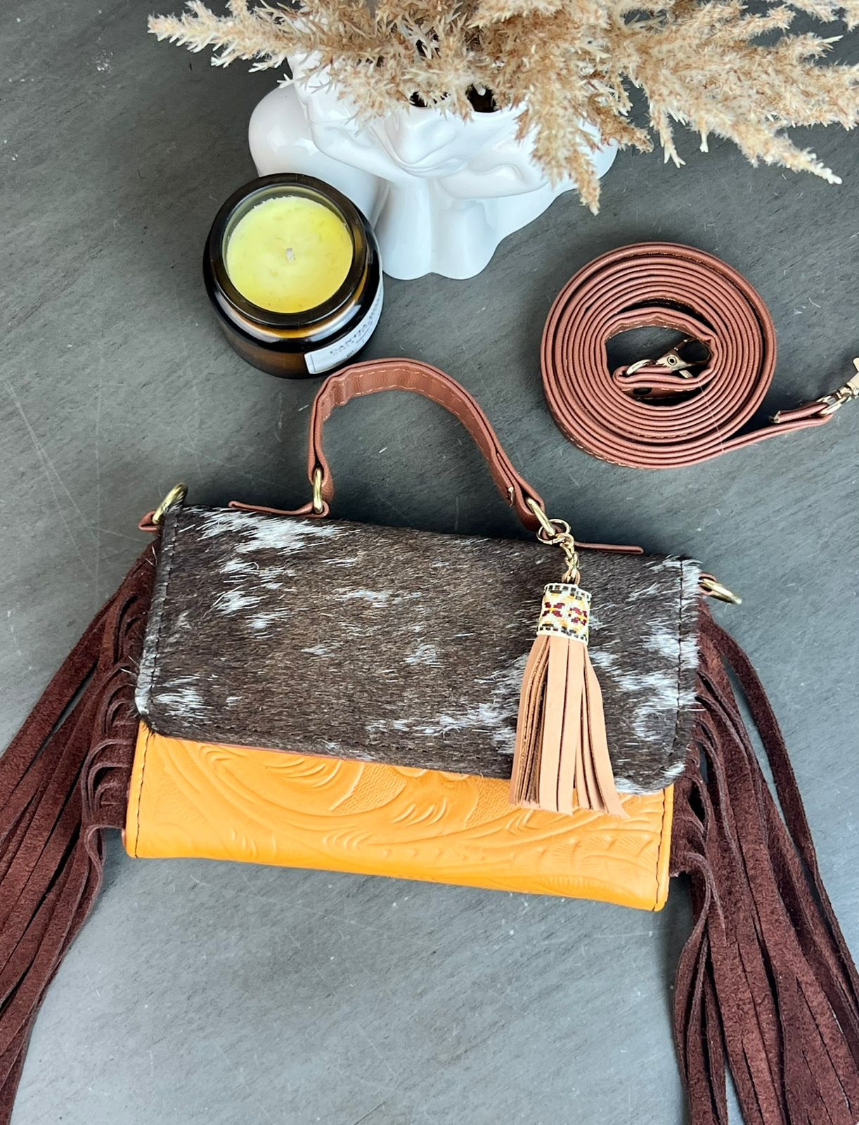 CROSSBODY DELIA PELO Y BARBAS MOSTAZA/PELO MOTEADO CAFÉ/BARBAS CAFÉ