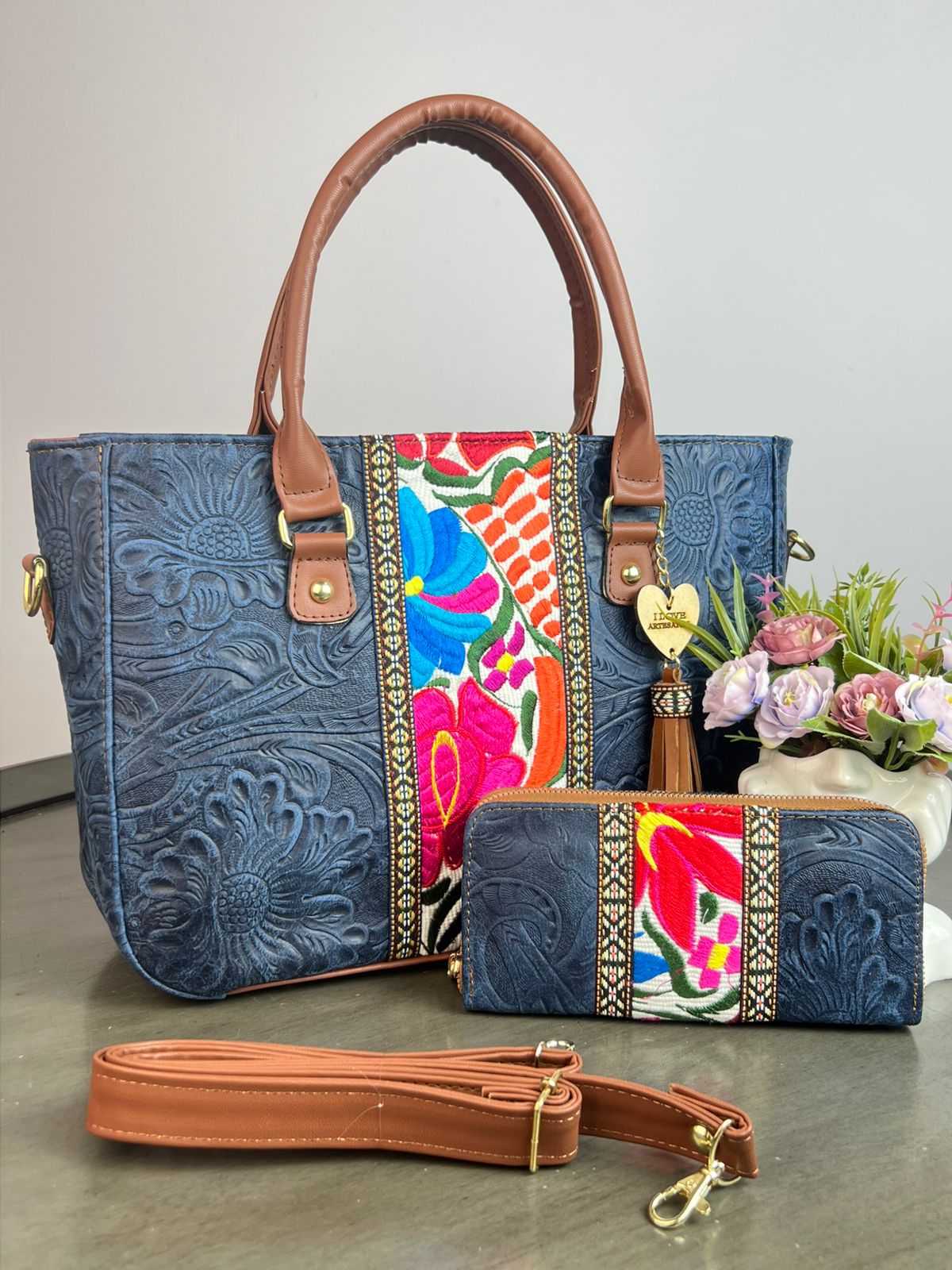 DUO FRANJA BORDADO Y PIEL GRASO CON CARTERA AZUL ELÉCTRICO/COLORES F BLANCO