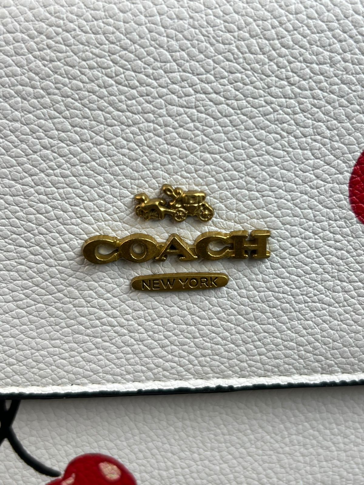 CROSSBODY COACH LLAVERO CEREZA/ CAFE CON MARRON