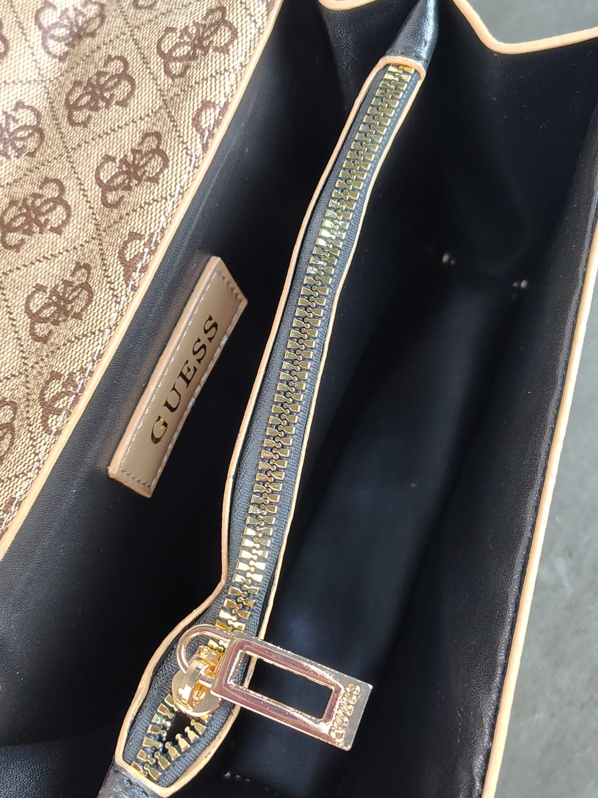 CROSSBODY GUESS V KHAKI LISO