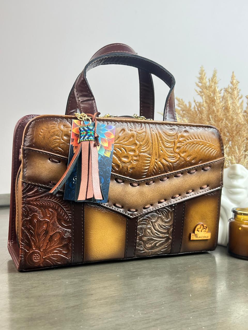 MAOMA CROSSBODY MARRON FRANJAS GRABADO
