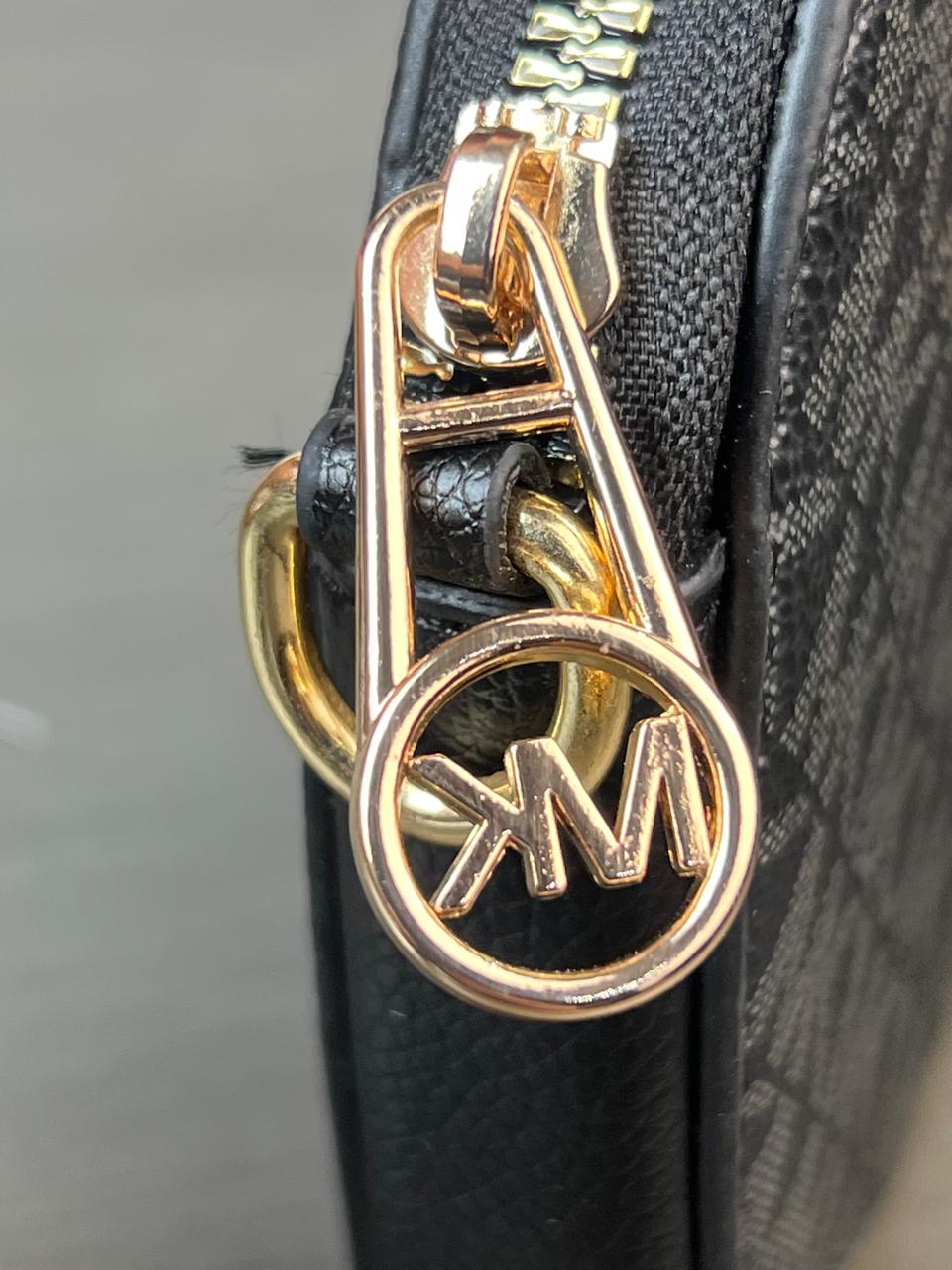 MONEDERO CORAZON MICHAEL KORS NEGRO NEW YORK ESTAMPADO