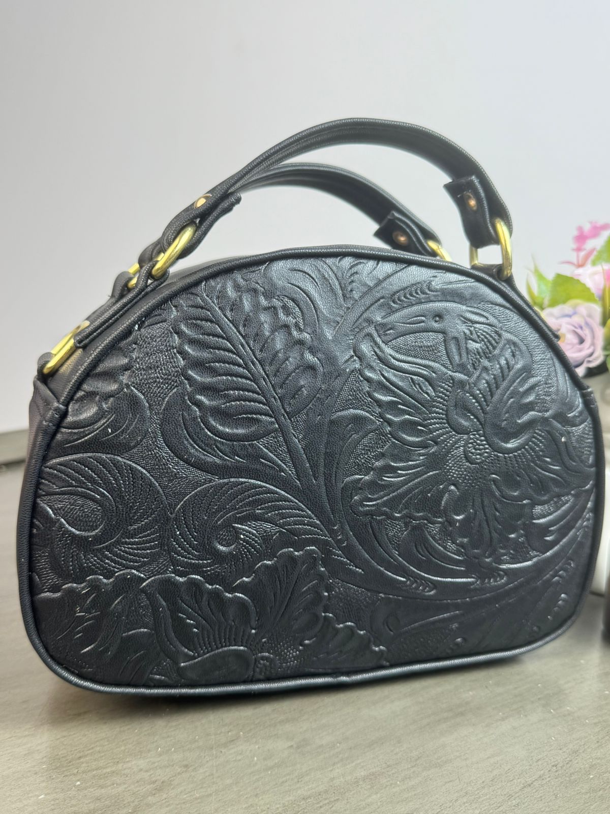 BOLSO MEDIO CIRCULO NEGRO PELO VARIABLE