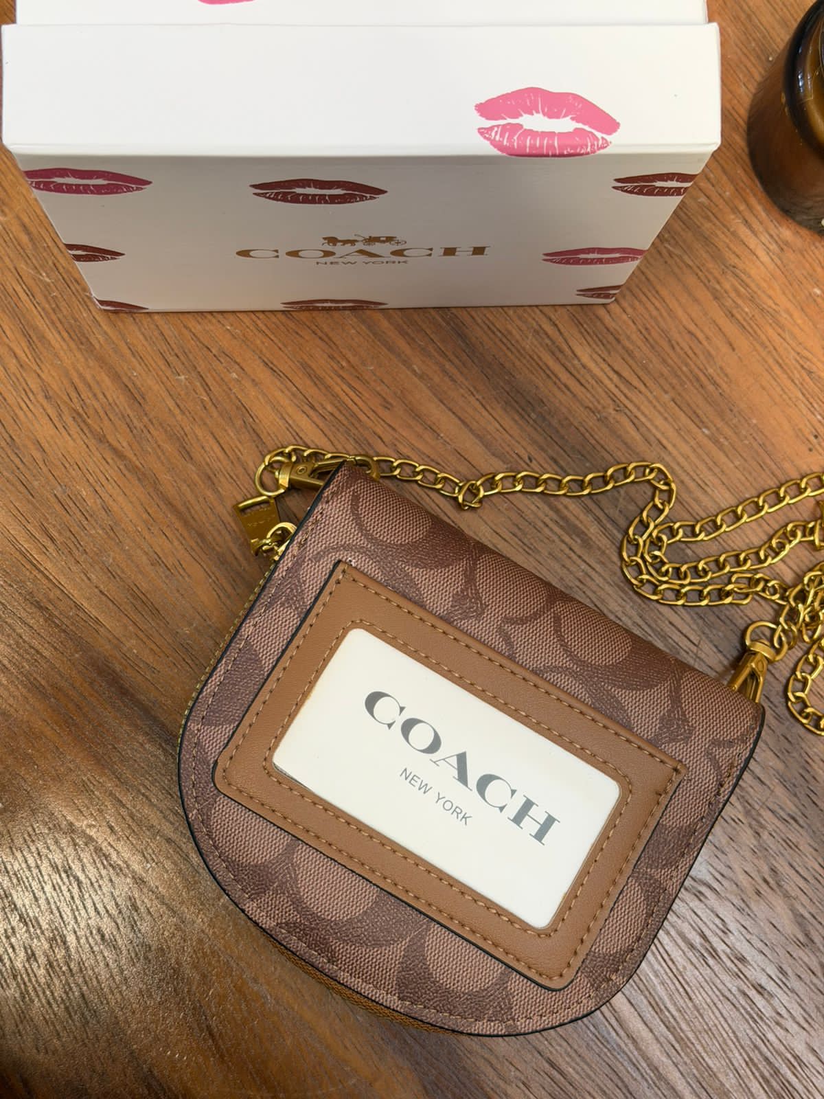 MINI FLAP COACH KHAKI CEREZAS ROJAS
