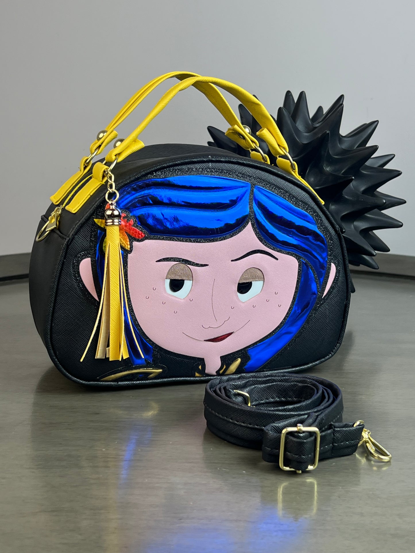 MALETITA PERSONAJE CORALINE NEGRO/AMARILLO