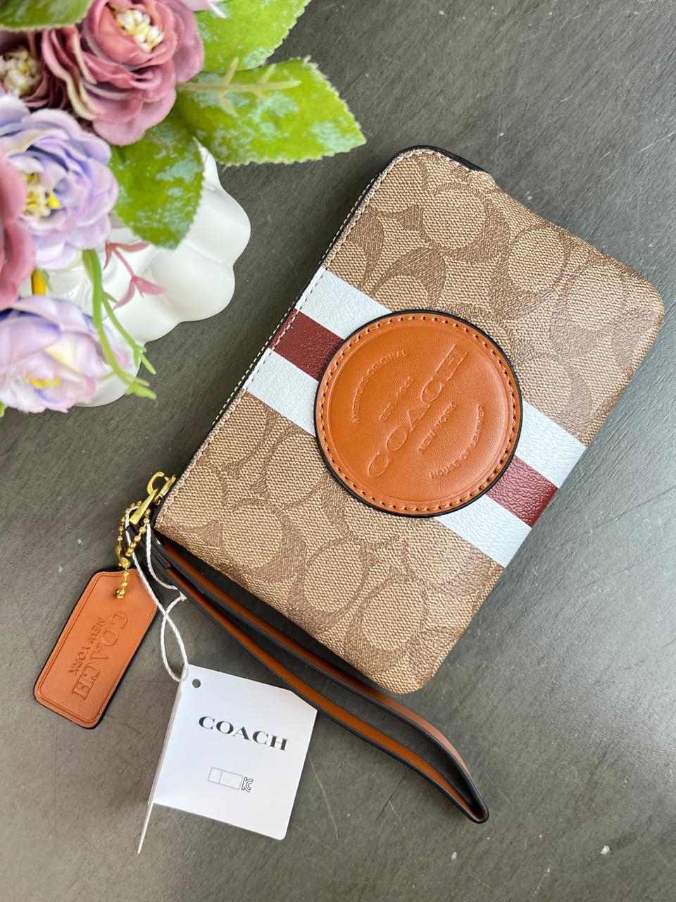 MUÑEQUERA COACH KHAKI FRANJAS BLANCO Y CAMEL