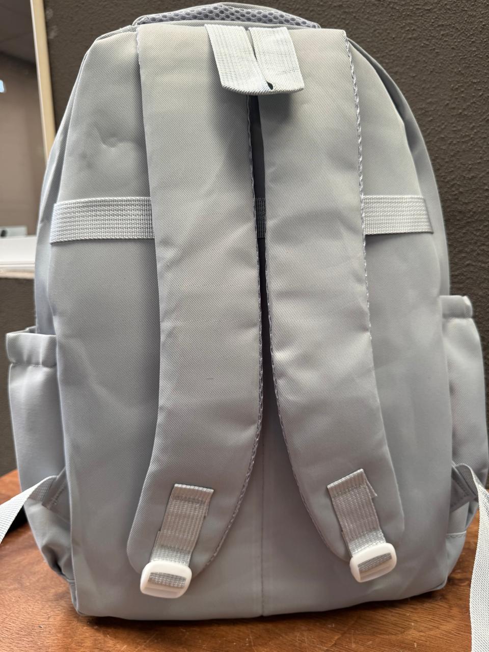 MOCHILA CON LAPICERA NIKE GRIS/NEGRO