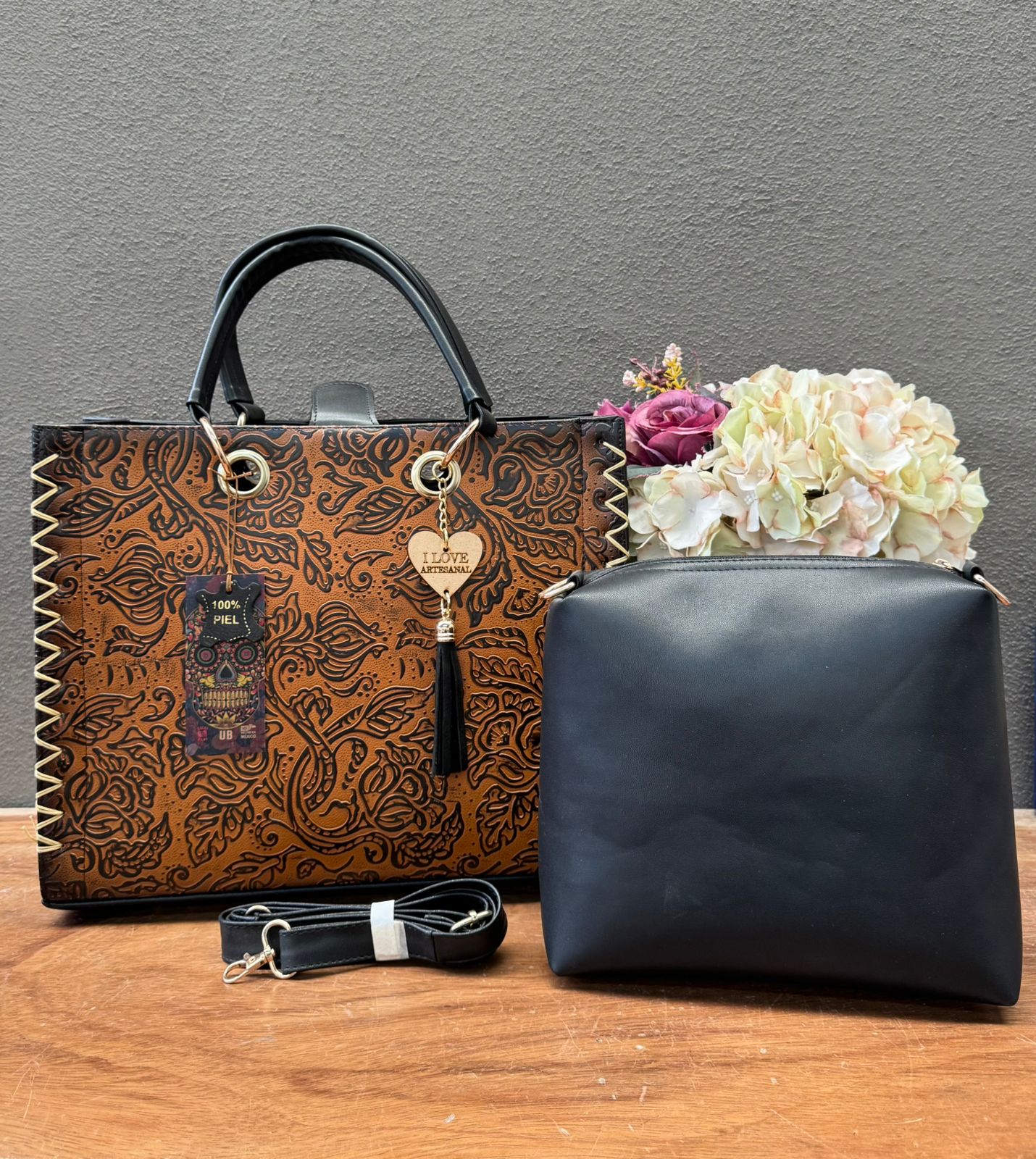 UB DUO ARTESANAL COMBO GRABADO FLORES CAMEL/NEGRO