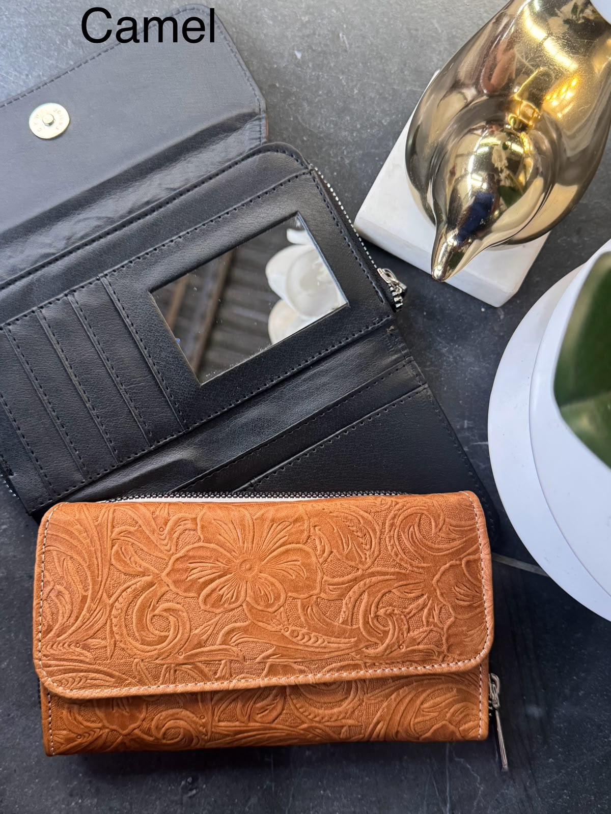 CARTERA PIEL BOLIVIA FLORES COLOR CAMEL