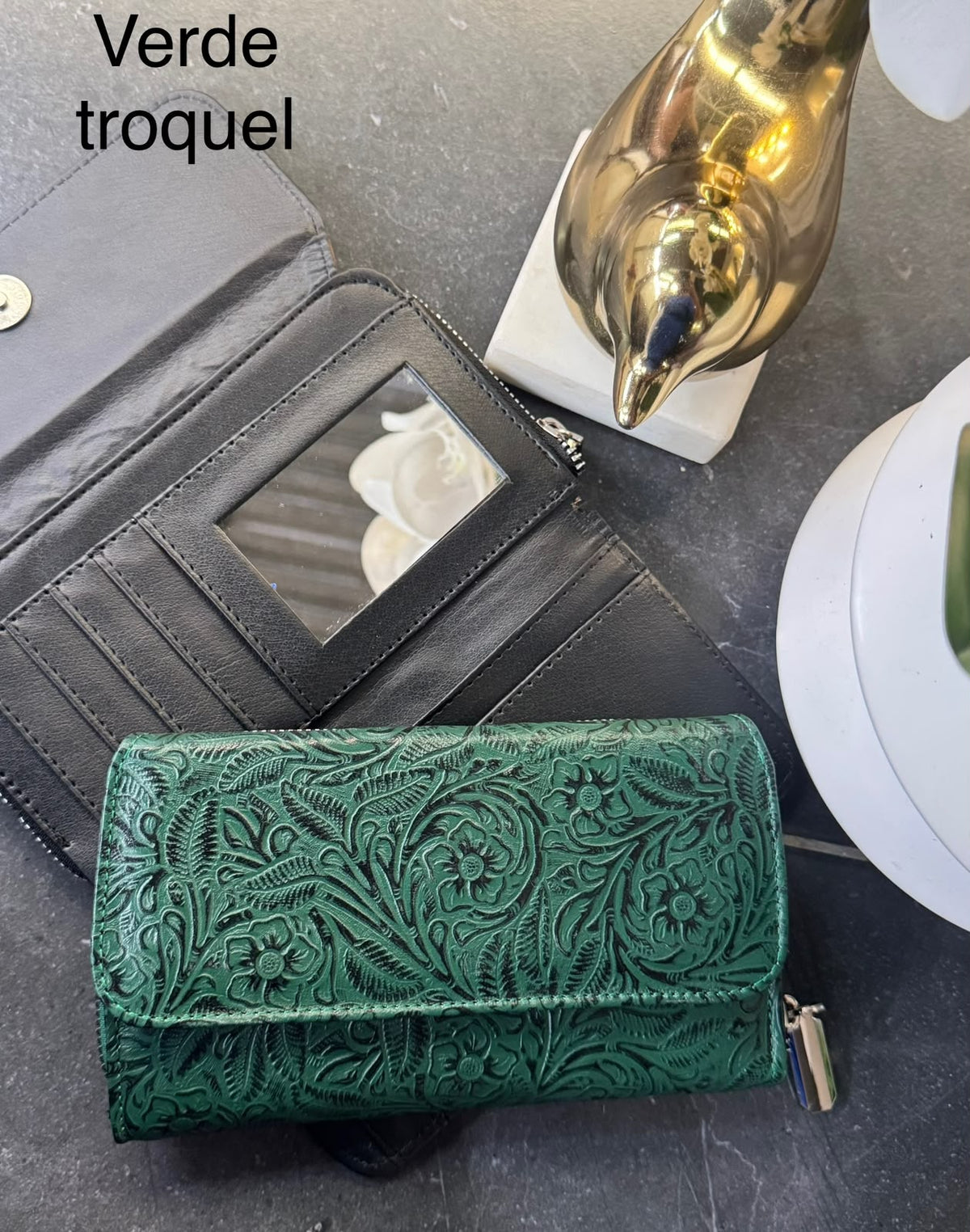 CARTERA PIEL BOLIVIA FLORES COLOR VERDE TROQUEL