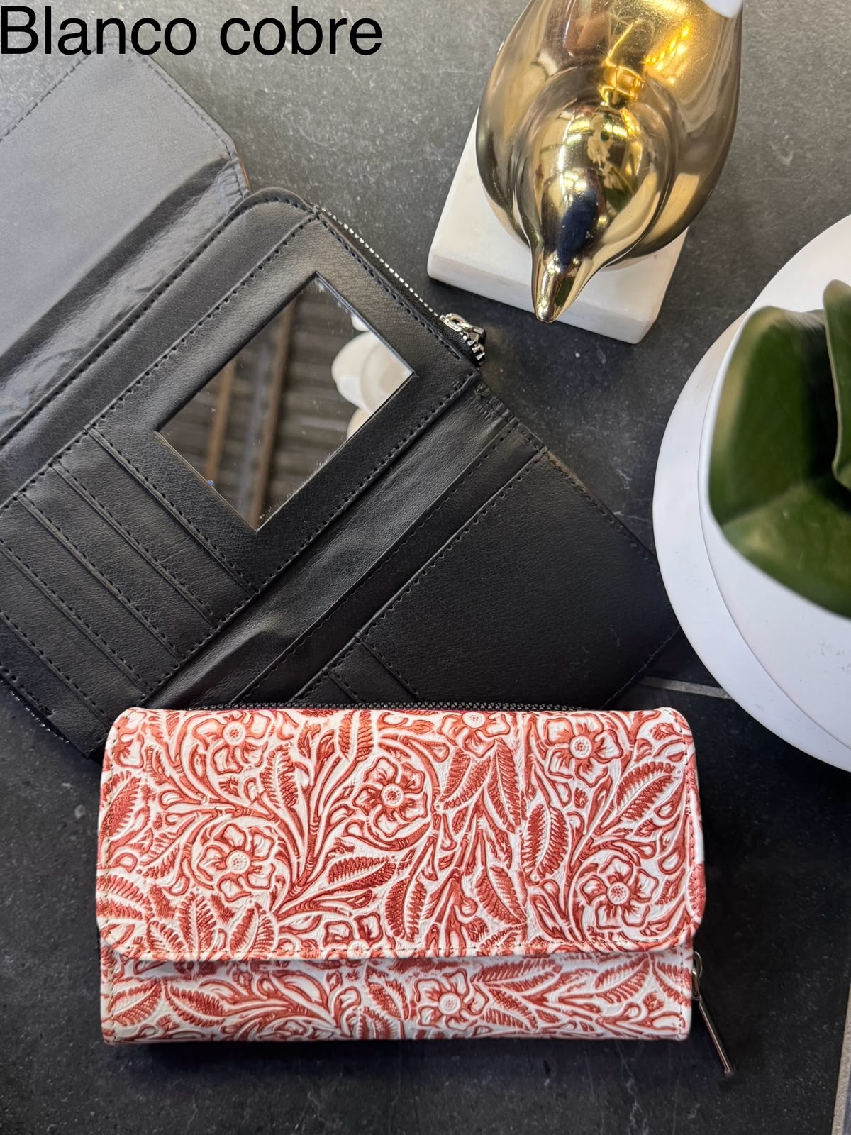 CARTERA PIEL BOLIVIA FLORES COLOR BLANCO/COBRE