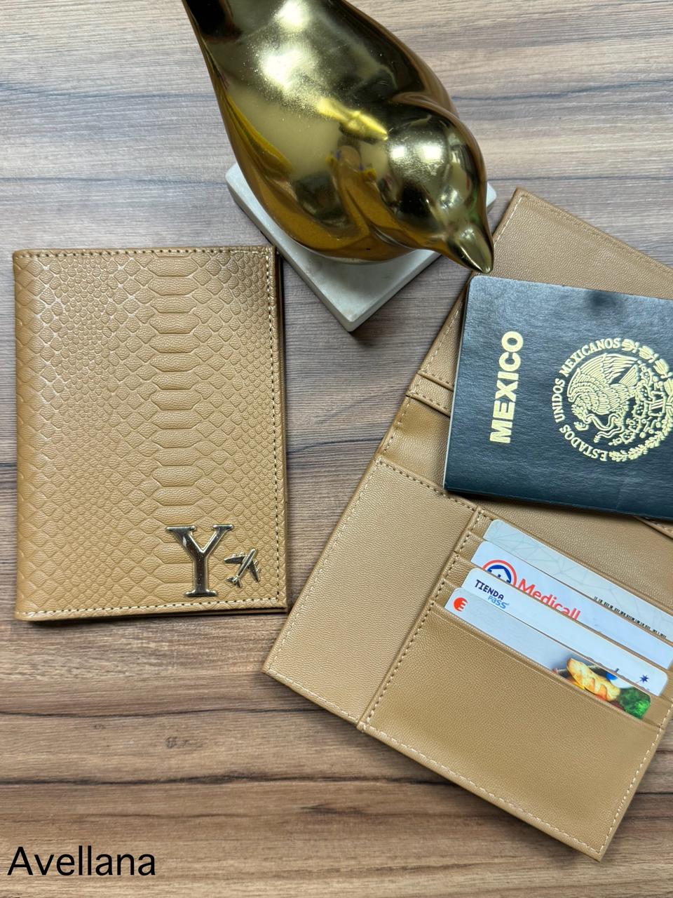 PORTAPASAPORTE IND AVELLANA