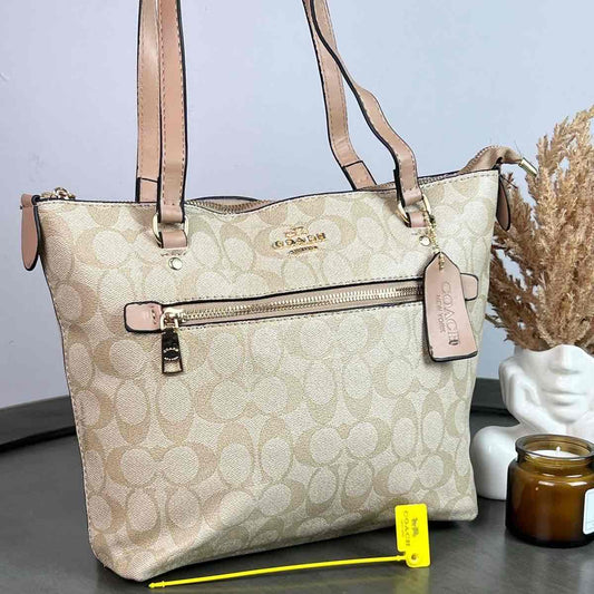 COACH 003 MAQUILLAJE