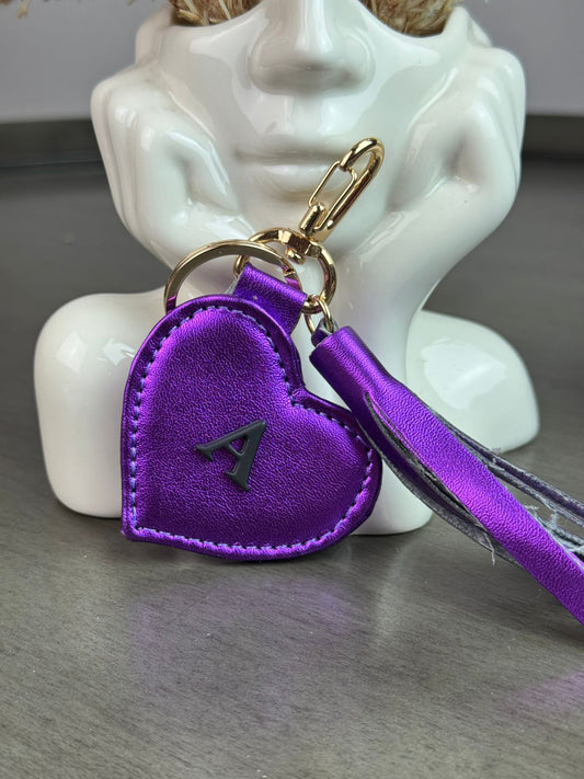 LLAVERO CORAZON MORADO METALICO