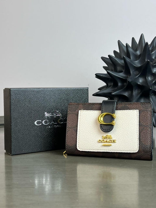CARTERA COACH BROCHE CAFÉ-HUESO