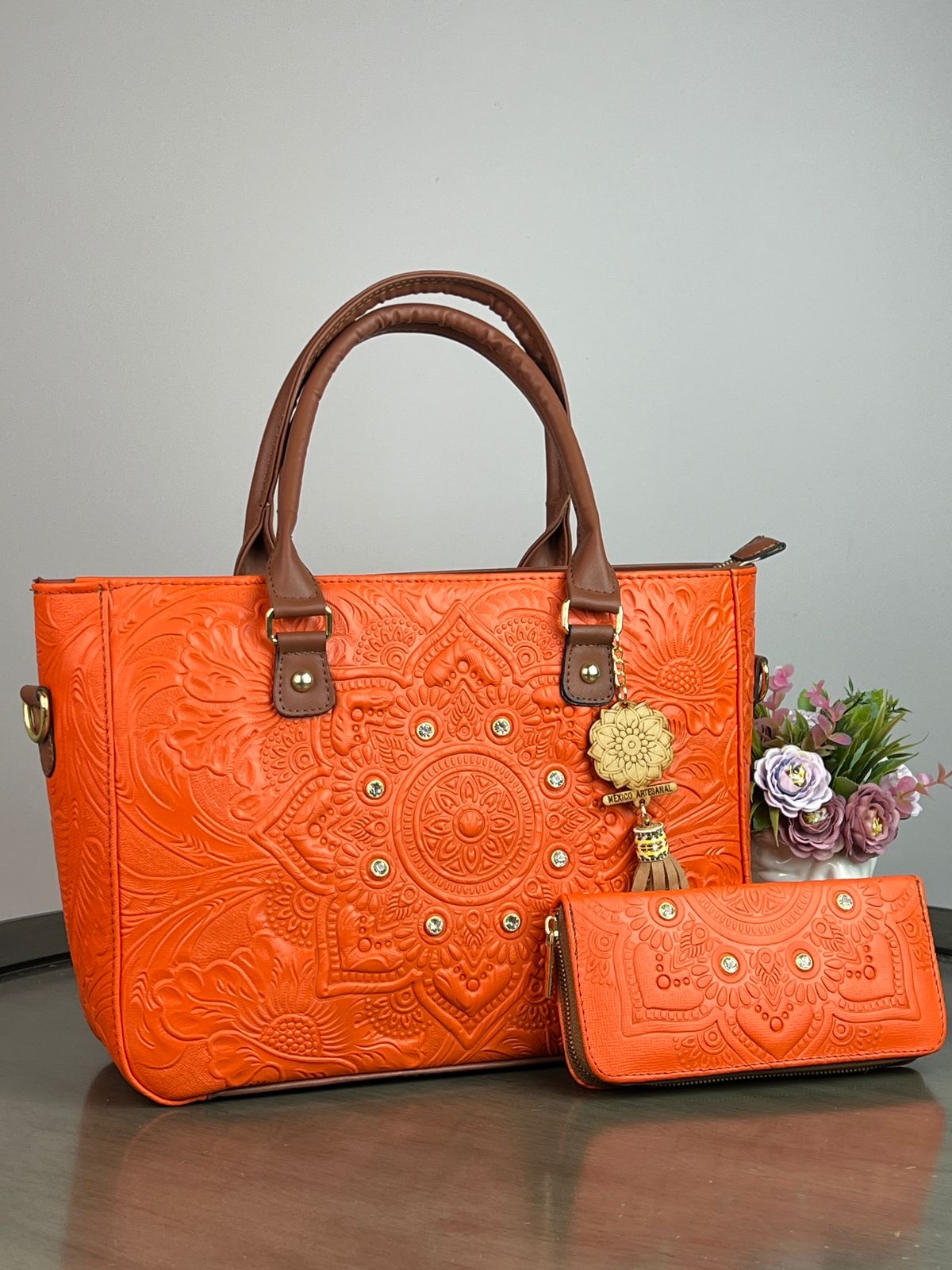 DUO MANDALA PIEL GRASO CON CARTERA NARANJA