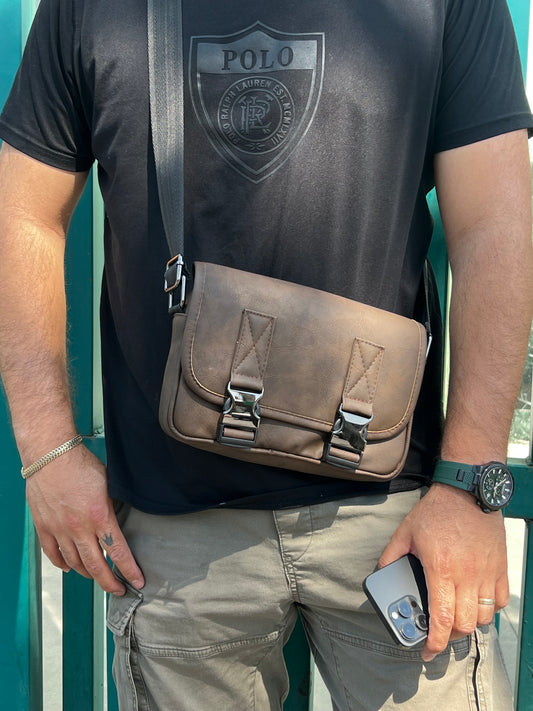 CROSSBODY HOMBRE LEO CHOCOLATE