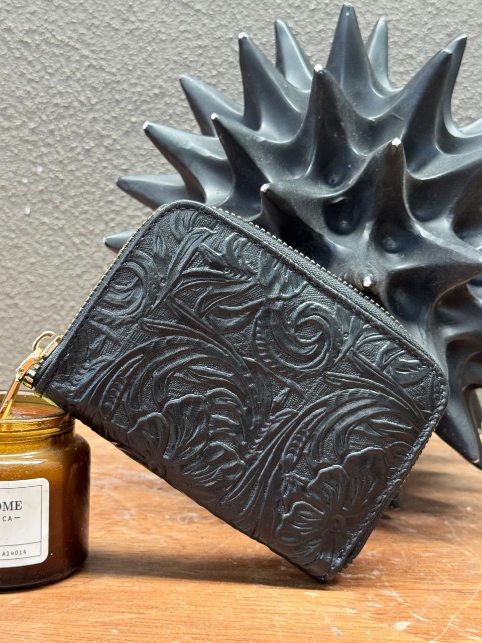 MONEDERO AFRICA PIEL NEGRO GRABADO FLORES