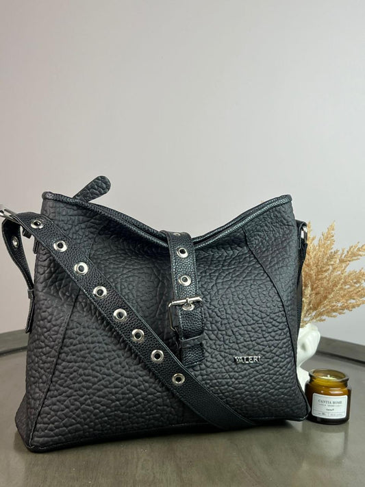 JS BOLSO DE PIEL CON CINTO NEGRO TEXTURA HERRAJE PLATA
