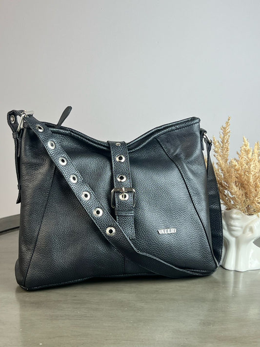 JS BOLSO DE PIEL CON CINTO NEGRO  HERRAJE PLATA