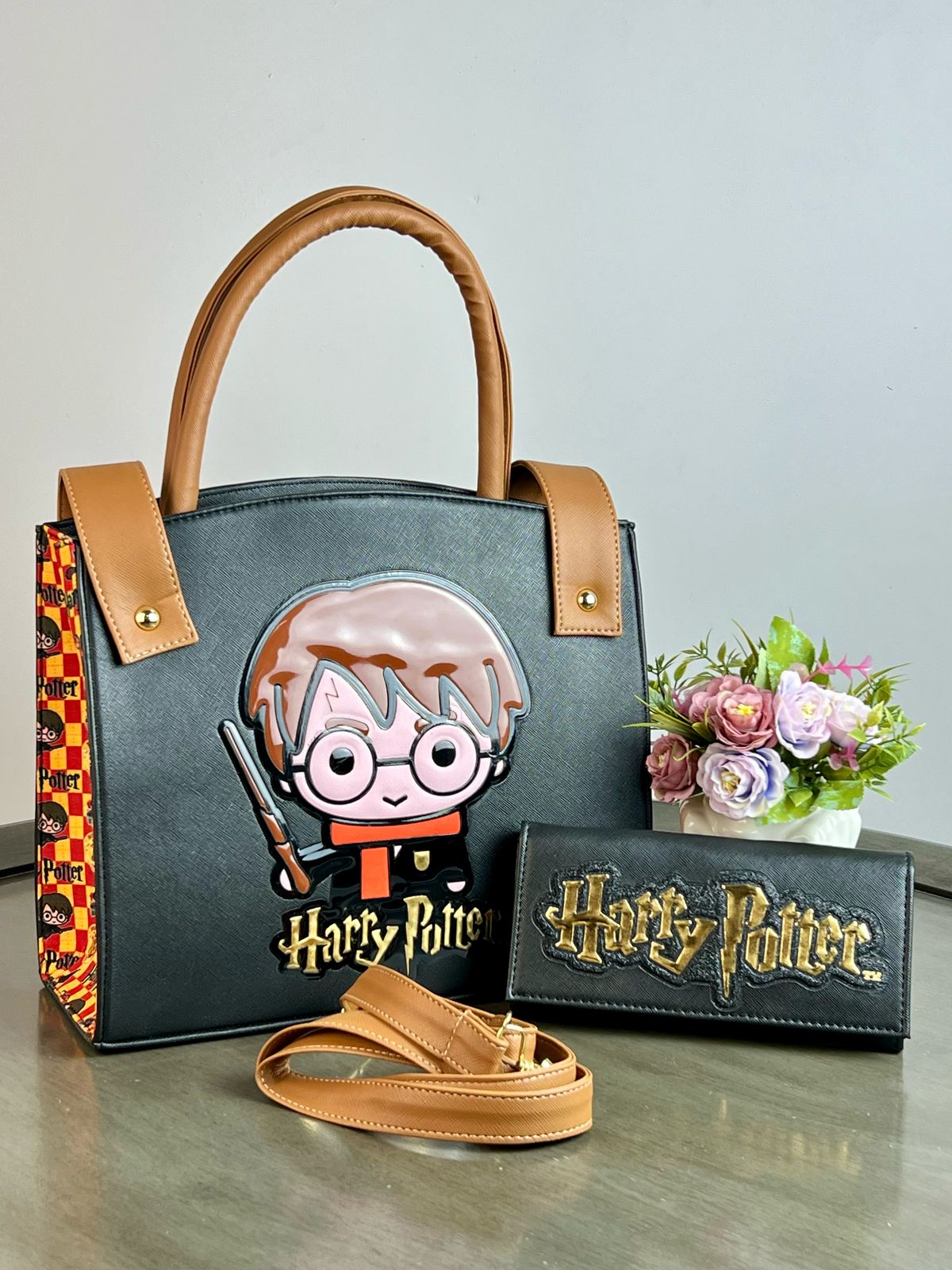DUO BOLSO Y CARTERA PERSONAJE HARRY NEGRO