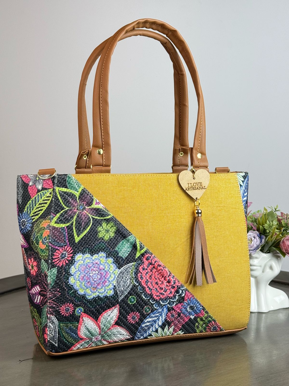 YUTE MODELO DIAGONAL MOSTAZA/FLORES NEGRO