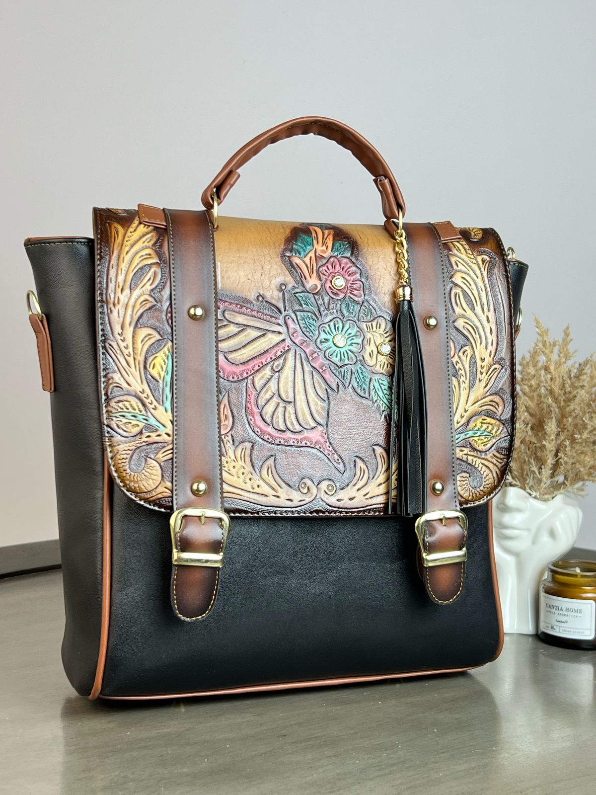 MOD. CRIS MOCHILA HEBILLAS NEGRO TAPA AVELLANA MARIPOSA