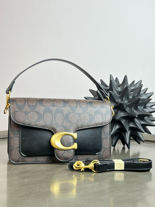 IMPORTACION CROSSBODY COACH CAFÉ ESTAMPADO Y BOLSILLO LISO NEGRO