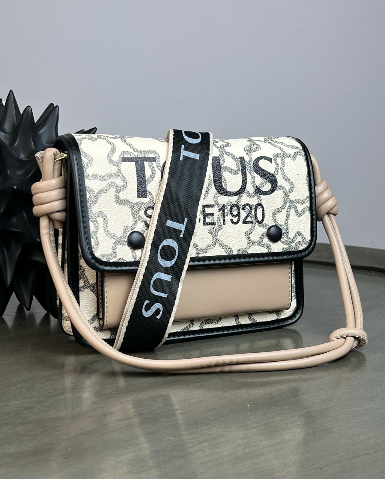 IMPORTACION CROSSBODY TOUS HUESO/MAQUILLAJE