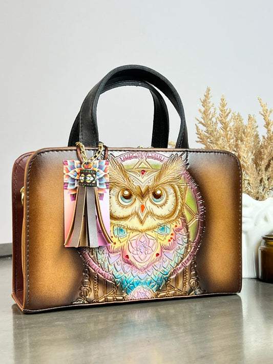 MAOMA CROSSBODY BUHO CAMEL/TONOS VERDE Y LILA